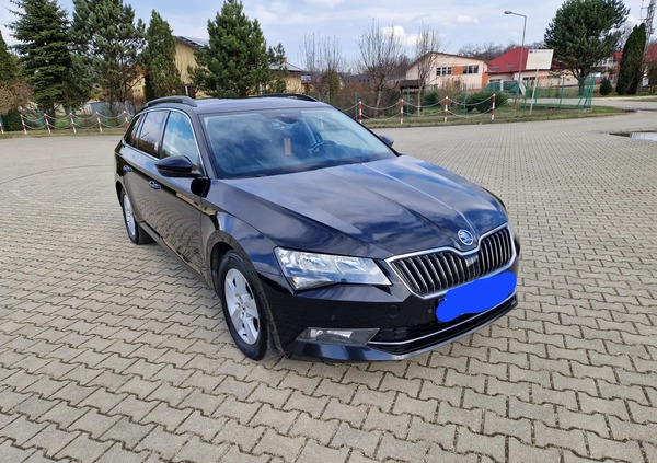 Skoda Superb cena 69900 przebieg: 188000, rok produkcji 2016 z Gorlice małe 172